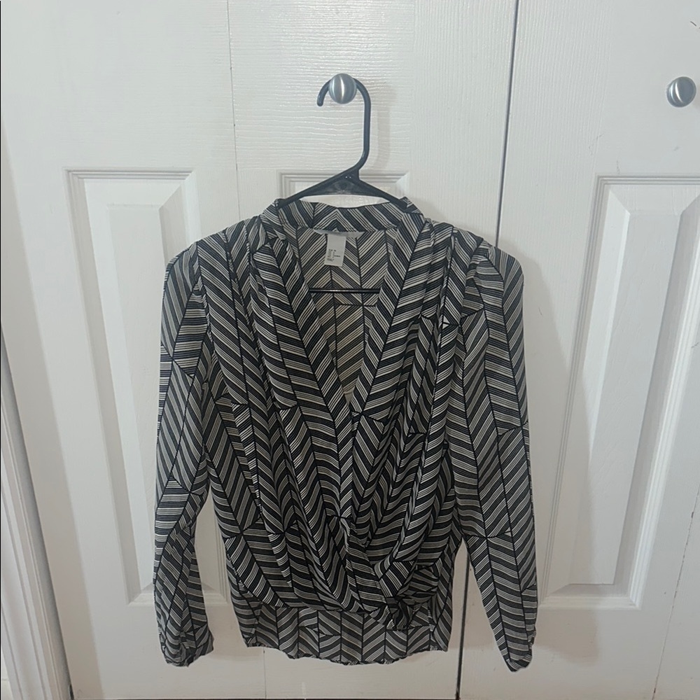 H&M Chevron Pattern Long Sleeve Cross Front Blouse Shirt